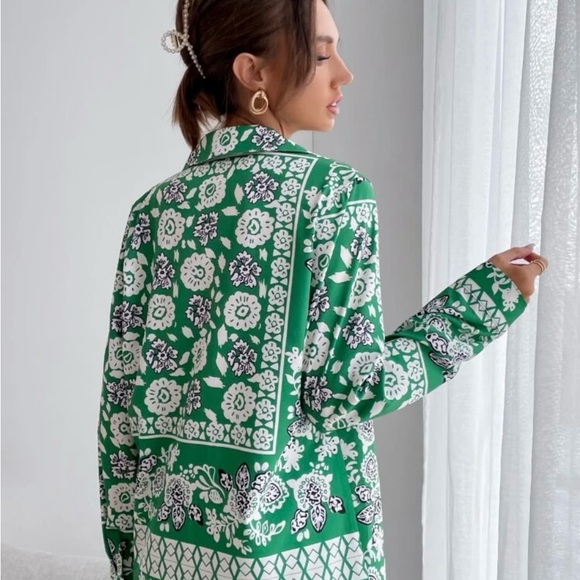 Green Floral Women's Top - Picture 2 of 6